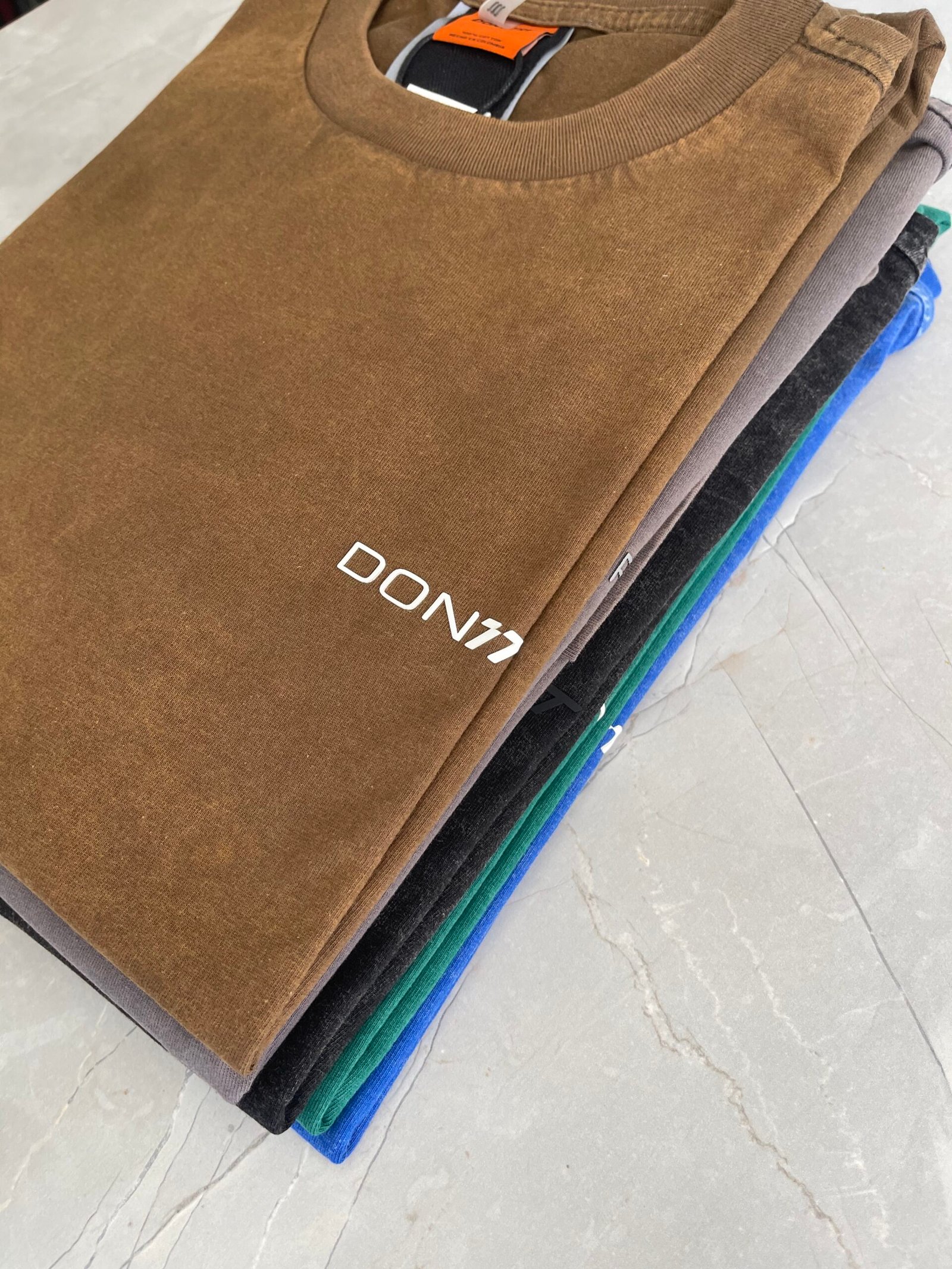 Camiseta Basic cafe / blanco oversize